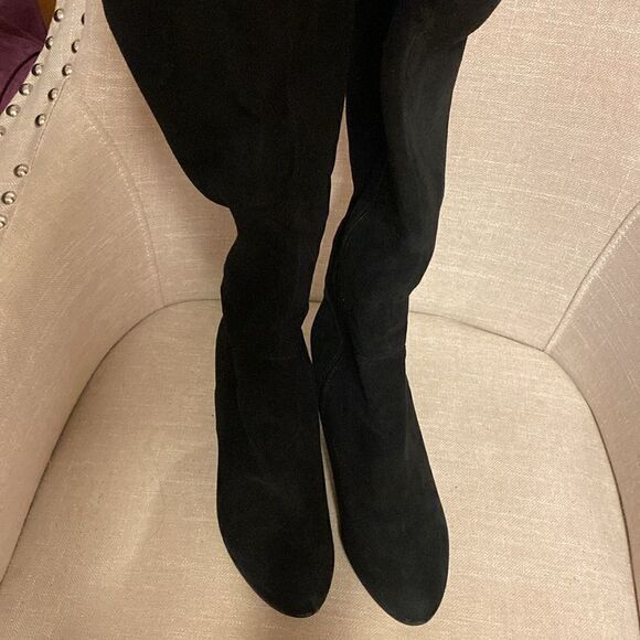 POPUSHIER
Black Suede Knee High Heel Boots - Picture 10 of 15